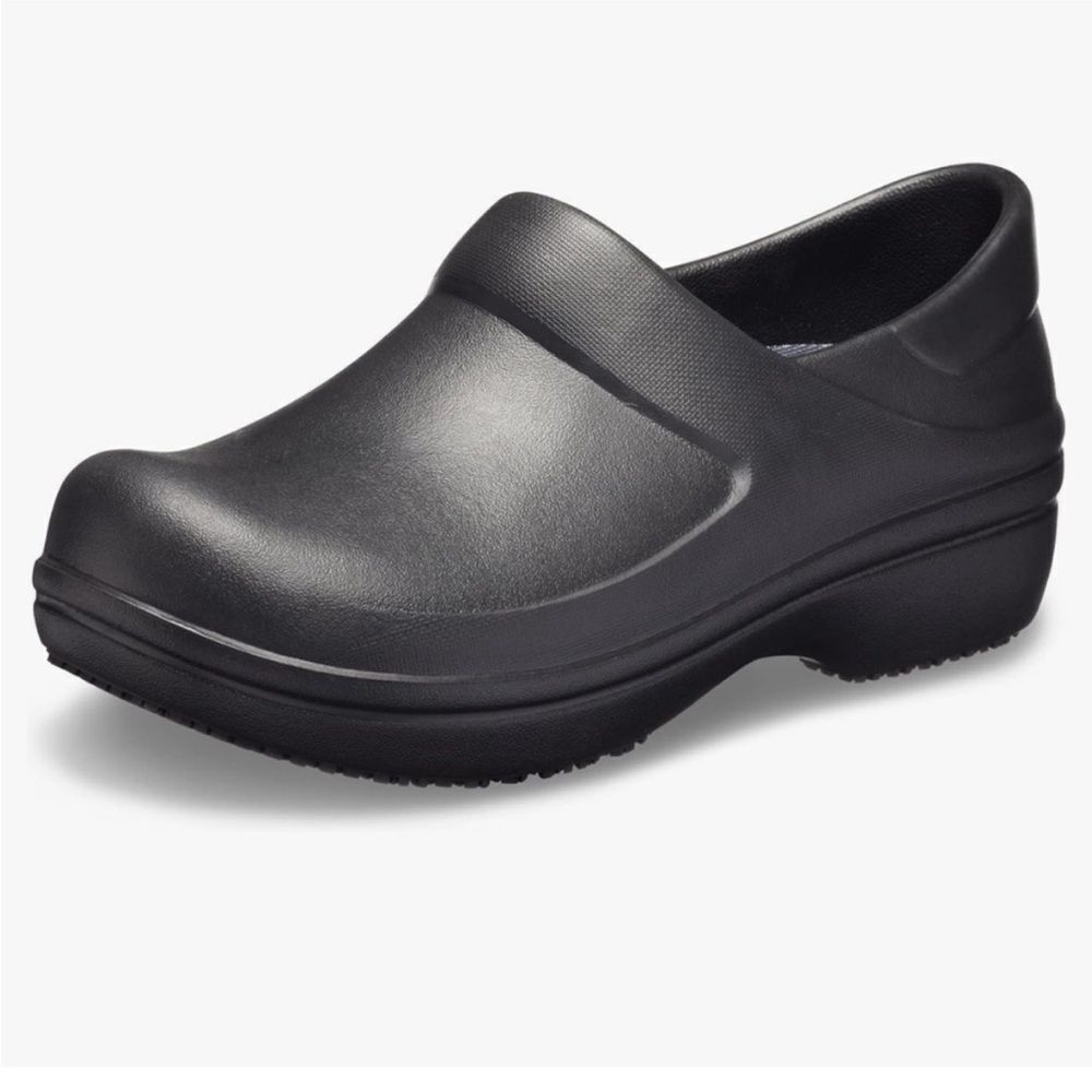 Crocs Neria Pro II slip resistant clogs SZ 8